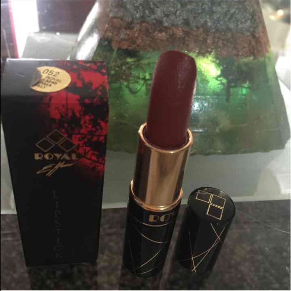 Brand new Royal Lipstick #052